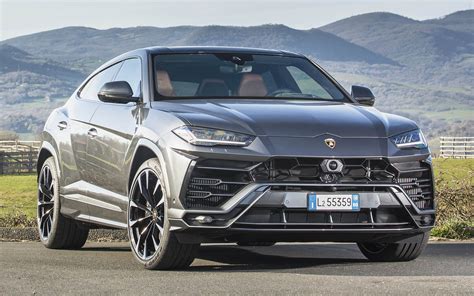 lamborghini urus website.